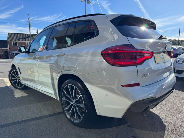2021 BMW X3 2021 3.0 30d MHT M Sport SUV 5dr Diesel Hybrid Auto xDrive Euro 6 (s/s) (286 ps) * HUGE SPEC LIST * COMFORT + TECH PACK * M SPORT PRO PACK * HEADS-UP DISPLAY * HEATED VERNASCA LEATHER * HEATED STEERING WHEEL * 20" ALLOY WHEELS * EXTENDED STORAGE * PARKING ASSISTANT * AMBIENT LIGHTING * ALPINE WHITE * AUTOMATIC TAILGATE * VIRTUAL COCKPIT * SUN PROTECTION GLAZING * EXTENDED STORAGE * LED LIGHTS * APPLE CARPLAY * REAR CAMERA * SAT NAV * DAB * STUNNING THROUGHOUT * - Photo 2