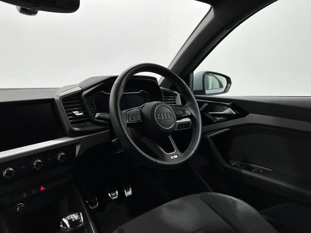 2022 Audi A1 - Photo 11