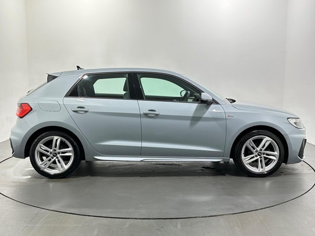 2022 Audi A1 - Photo 9