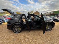 USED 2020 70 PORSCHE CAYENNE 3.0 V6 E-Hybrid 17.9kWh SUV 5dr Petrol Plug-in Hybrid TiptronicS 4WD Euro 6 (s/s) (3.6kW Charger) (462 ps) 12 MONTHS  WARRANY INCLUDING !!!