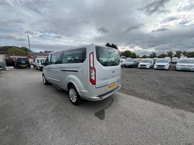 2022 Ford Tourneo Custom 2L Titanium 5dr - Photo 4