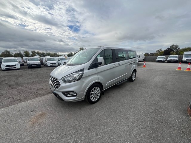 2022 Ford Tourneo Custom 2L Titanium 5dr - Photo 3