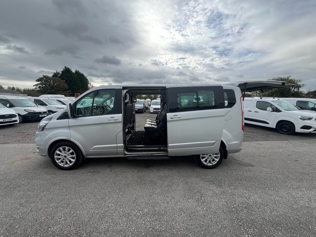 2022 Ford Tourneo Custom 2L Titanium 5dr - Photo 9