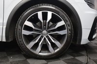 USED 2018 68 VOLKSWAGEN TIGUAN 2.0 TDI R-Line SUV 5dr Diesel Manual Euro 6 (s/s) (150 ps) PANORAMIC SUNROOF / PEARLESCENT WHITE / ONE PREVIOUS OWNER