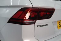 USED 2018 68 VOLKSWAGEN TIGUAN 2.0 TDI R-Line SUV 5dr Diesel Manual Euro 6 (s/s) (150 ps) PANORAMIC SUNROOF / PEARLESCENT WHITE / ONE PREVIOUS OWNER