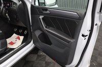 USED 2018 68 VOLKSWAGEN TIGUAN 2.0 TDI R-Line SUV 5dr Diesel Manual Euro 6 (s/s) (150 ps) PANORAMIC SUNROOF / PEARLESCENT WHITE / ONE PREVIOUS OWNER