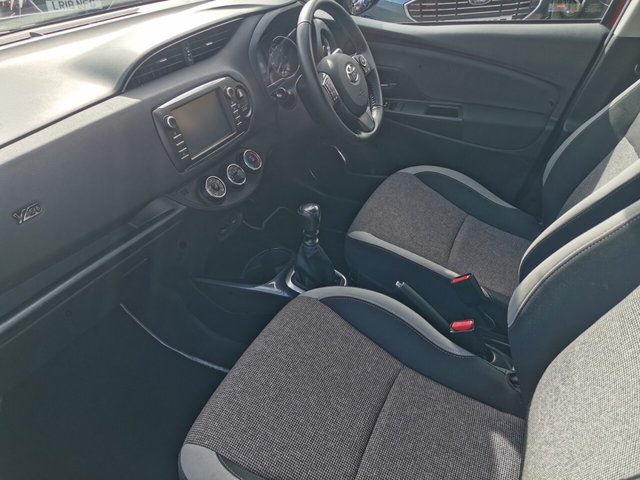 2020 TOYOTA YARIS - Photo 8