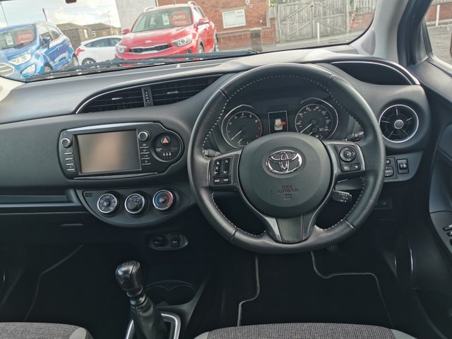 2020 TOYOTA YARIS - Photo 9