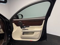 USED 2011 11 JAGUAR XJ 5.0 V8 Portfolio Saloon 4dr Petrol Auto Euro 5 (385 ps) PAN ROOF|HEAT+COOL CREAM SEATS