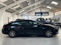 USED 2017 17 VAUXHALL INSIGNIA 1.5i Turbo Design Nav Grand Sport 5dr Petrol Manual Euro 6 (s/s) (165 ps) 17" ALLOYS+REAR PARK+SAT NAV