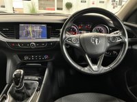 USED 2017 17 VAUXHALL INSIGNIA 1.5i Turbo Design Nav Grand Sport 5dr Petrol Manual Euro 6 (s/s) (165 ps) 17" ALLOYS+REAR PARK+SAT NAV