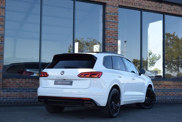 2021 Volkswagen Touareg 3L Black Edition 5dr - Photo 2