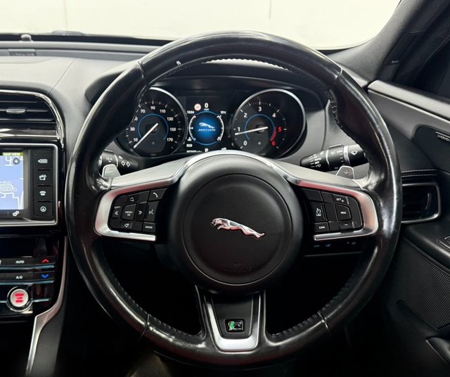 2017 JAGUAR XE - Photo 10