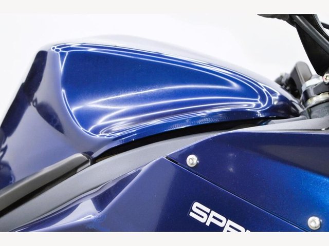 View our TRIUMPH Sprint GT 1050