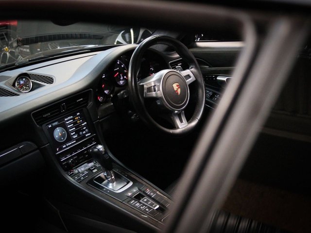 2015 PORSCHE 911 - Photo 11
