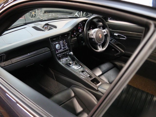 2015 PORSCHE 911 - Photo 2