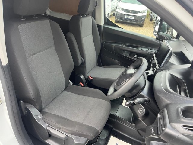 2021 PEUGEOT PARTNER - Photo 12