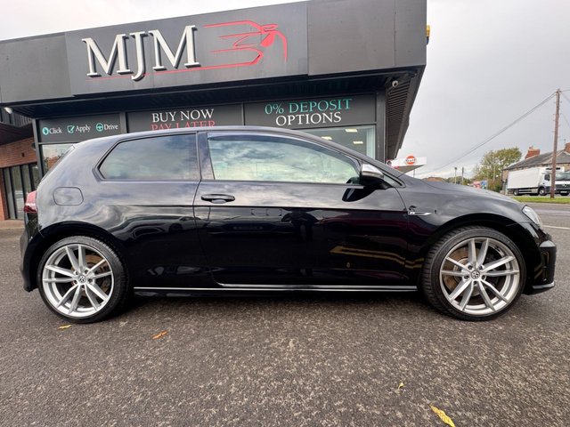 2015 VOLKSWAGEN GOLF 2015 2.0 TSI BlueMotion Tech R Hatchback 3dr Petrol Manual 4Motion Euro 6 (s/s) (300 ps) * HUGE SPEC LIST * 18 PRETORIA ALLOY WHEELS * RACE CLOTH SEATS * BLUE AMBIENT LIGHTING PACK * TINTED REAR GLASS * 2-ZONE CLIMATE CONTROL * DEEP BLACK * FRONT + REAR PARKING SENSORS * CARBON DECORATIVE INSERTS * BLUETOOTH * 6.5" DISPLAY * DAB * STUNNING THROUGHOUT * - Photo 10