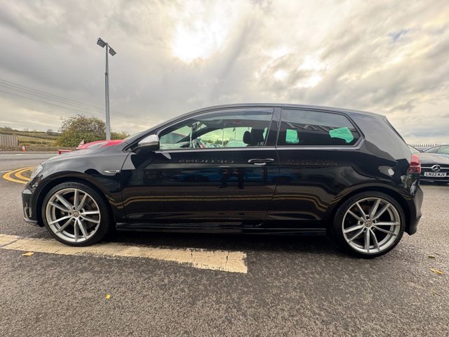 2015 VOLKSWAGEN GOLF 2015 2.0 TSI BlueMotion Tech R Hatchback 3dr Petrol Manual 4Motion Euro 6 (s/s) (300 ps) * HUGE SPEC LIST * 18 PRETORIA ALLOY WHEELS * RACE CLOTH SEATS * BLUE AMBIENT LIGHTING PACK * TINTED REAR GLASS * 2-ZONE CLIMATE CONTROL * DEEP BLACK * FRONT + REAR PARKING SENSORS * CARBON DECORATIVE INSERTS * BLUETOOTH * 6.5" DISPLAY * DAB * STUNNING THROUGHOUT * - Photo 11