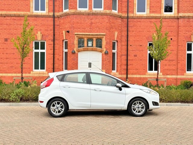 2015 FORD FIESTA 1.0T EcoBoost Zetec Hatchback 5dr Petrol Manual Euro 6 (s/s) (100 ps) - Photo 8