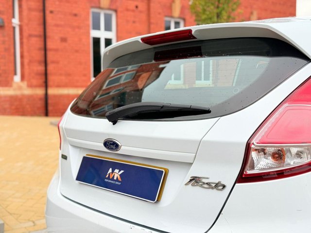 2015 FORD FIESTA 1.0T EcoBoost Zetec Hatchback 5dr Petrol Manual Euro 6 (s/s) (100 ps) - Photo 11