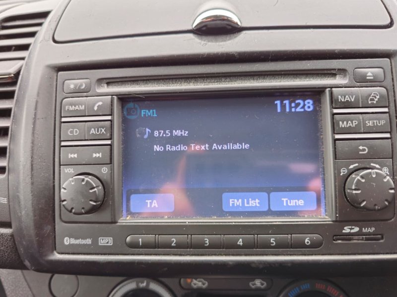 2009 Nissan Note in white — photo 19 of 28