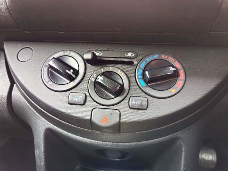 2009 Nissan Note in white — photo 21 of 28