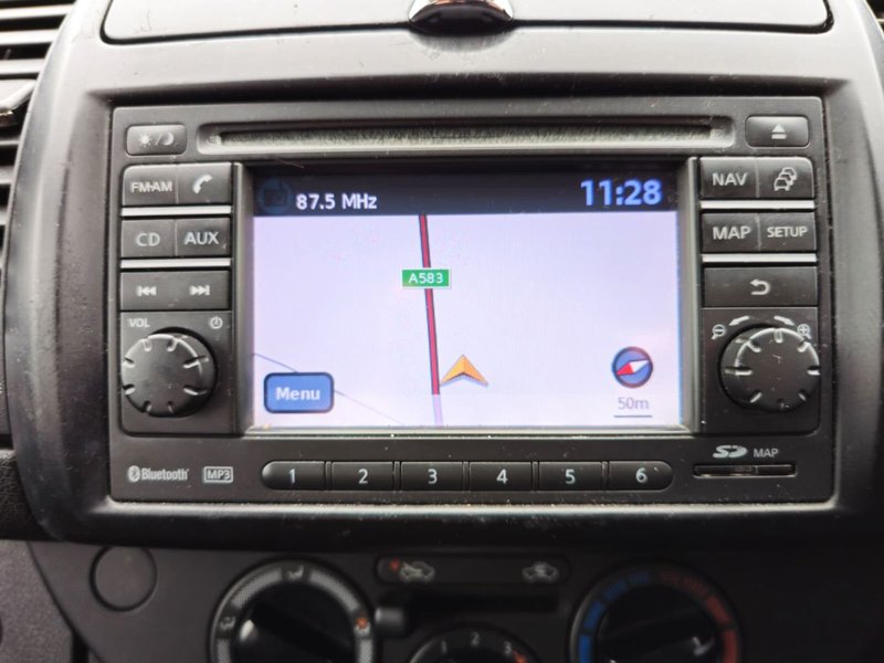 2009 Nissan Note in white — photo 18 of 28