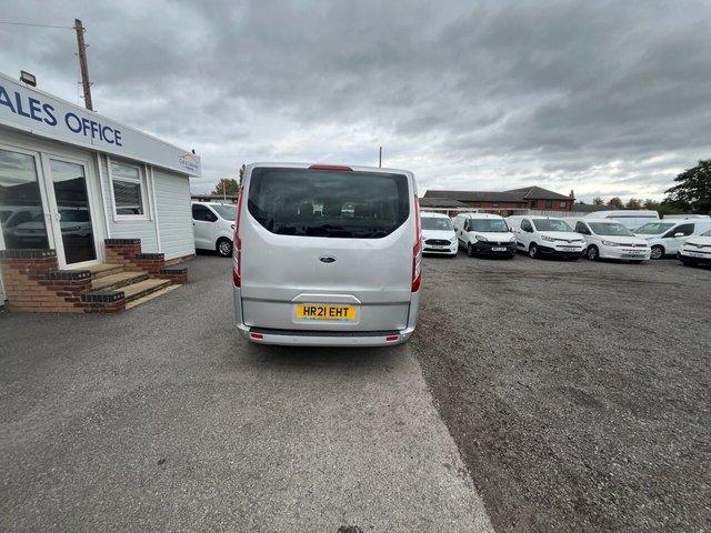 2021 Ford Tourneo Custom 2L Titanium 5dr - Photo 6