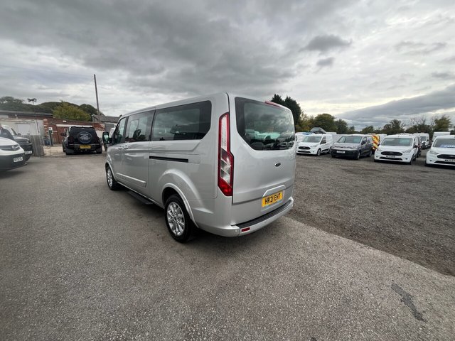 2021 Ford Tourneo Custom 2L Titanium 5dr - Photo 4