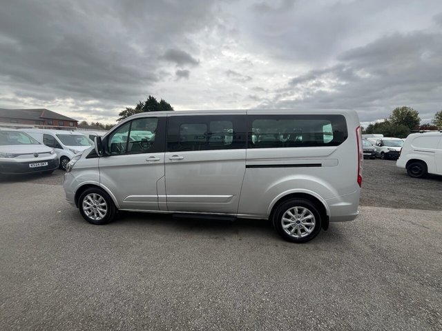 2021 Ford Tourneo Custom 2L Titanium 5dr - Photo 9