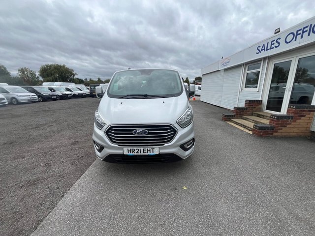 2021 Ford Tourneo Custom 2L Titanium 5dr - Photo 2