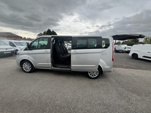 2021 Ford Tourneo Custom 2L Titanium 5dr - Photo 10