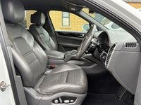 USED 2018 H PORSCHE CAYENNE 3.0 V6 E-Hybrid 14kWh SUV 5dr Petrol Plug-in Hybrid TiptronicS 4WD Euro 6 (s/s) (462 ps) Ideal for export to ROI! &euro;8,000 VRT