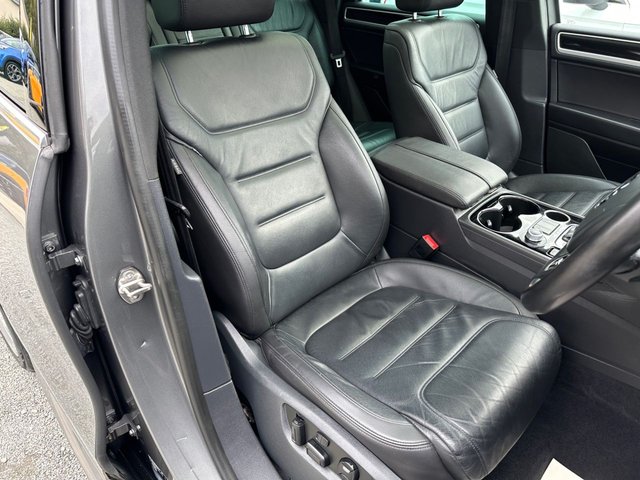2017 VOLKSWAGEN TOUAREG 3.0 TDI V6 R-Line Plus SUV 5dr Diesel Tiptronic 4WD Euro 6 (s/s) (262 ps) - Photo 12