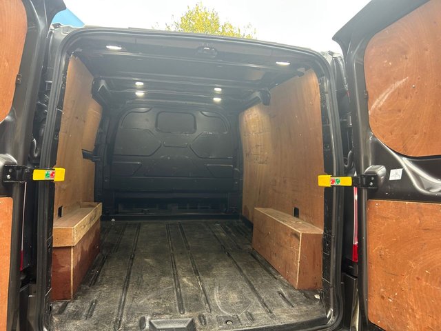 2022 Ford Transit Custom 2L Limited 5dr - Photo 3