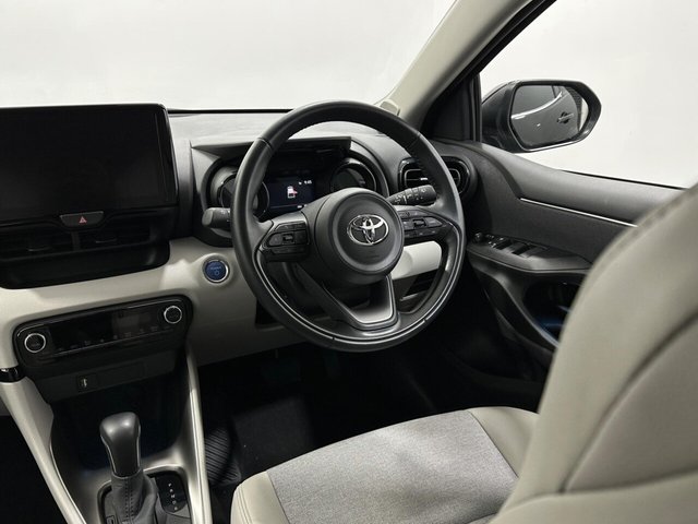 2022 Toyota Yaris - Photo 11