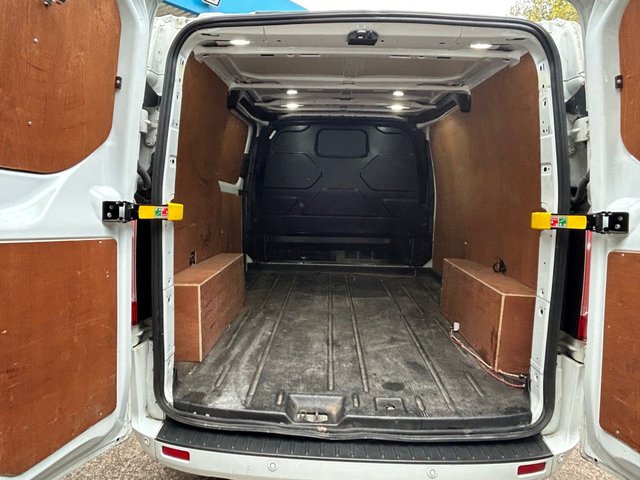 2020 Ford Transit Custom 2L Limited 5dr - Photo 8