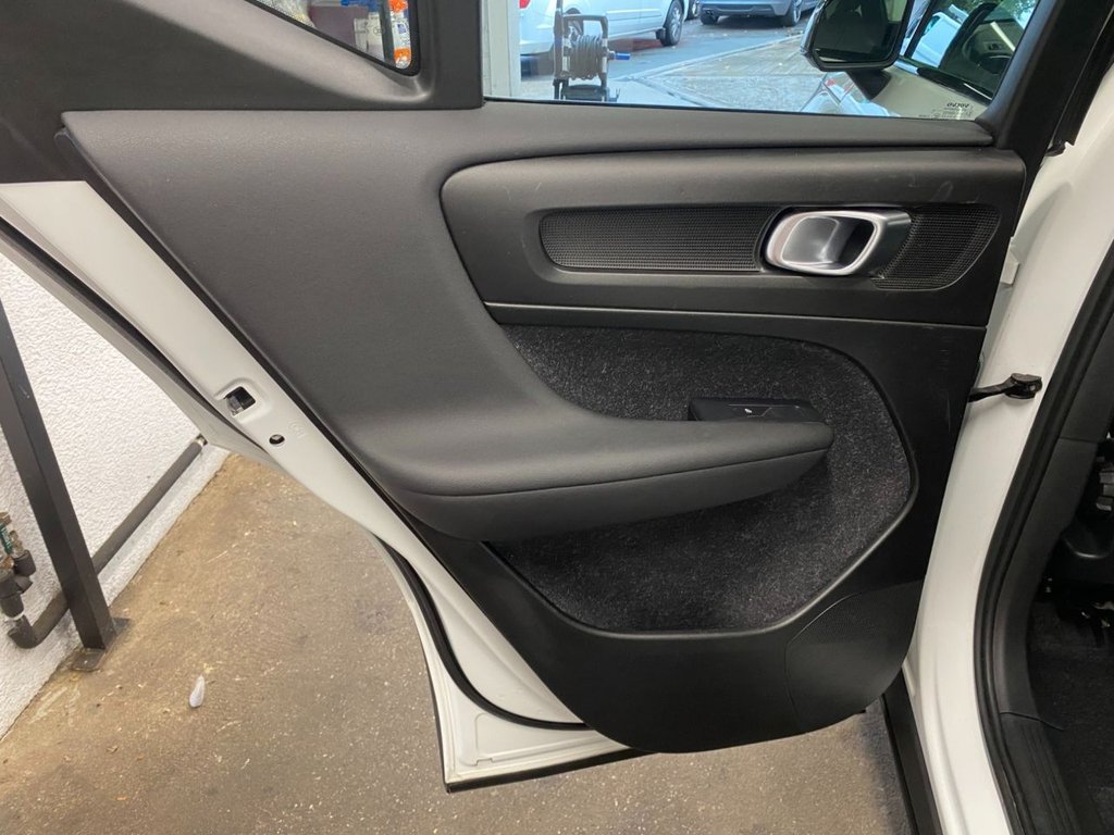 USED 2019 19 VOLVO XC40 2.0 T5 R-Design Pro SUV 5dr Petrol Auto AWD Euro 6 (s/s) (247 ps) 24000 MILES R DESIGN PRO