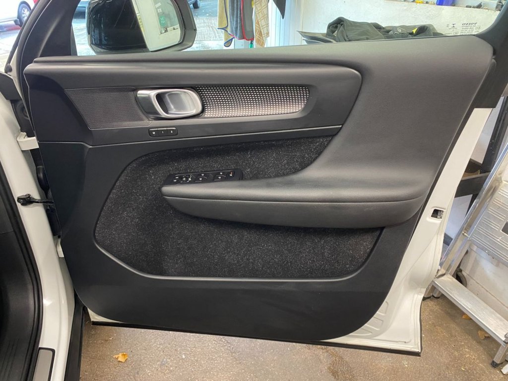 USED 2019 19 VOLVO XC40 2.0 T5 R-Design Pro SUV 5dr Petrol Auto AWD Euro 6 (s/s) (247 ps) 24000 MILES R DESIGN PRO