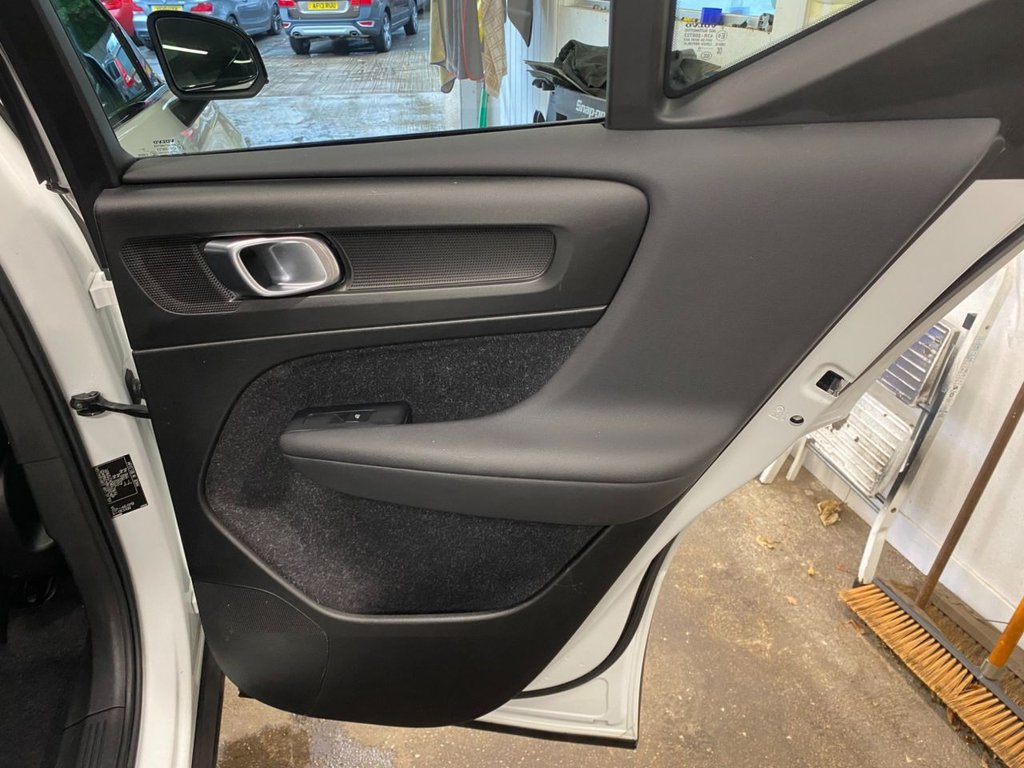 USED 2019 19 VOLVO XC40 2.0 T5 R-Design Pro SUV 5dr Petrol Auto AWD Euro 6 (s/s) (247 ps) 24000 MILES R DESIGN PRO