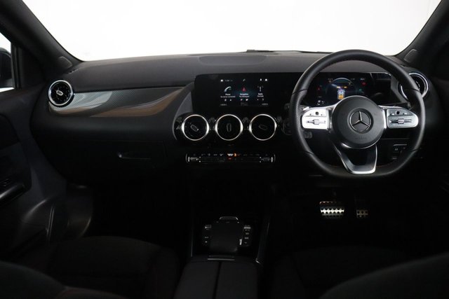 2022 MERCEDES-BENZ GLA GLA200 AMG Line 5dr Auto (SAT NAV) - Photo 3