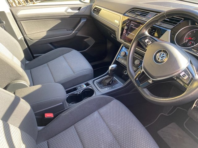 2020 VOLKSWAGEN TOURAN (2020) - Photo 10