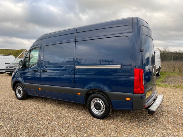 2019 Mercedes-Benz Sprinter 2.1L null 5dr - Photo 2