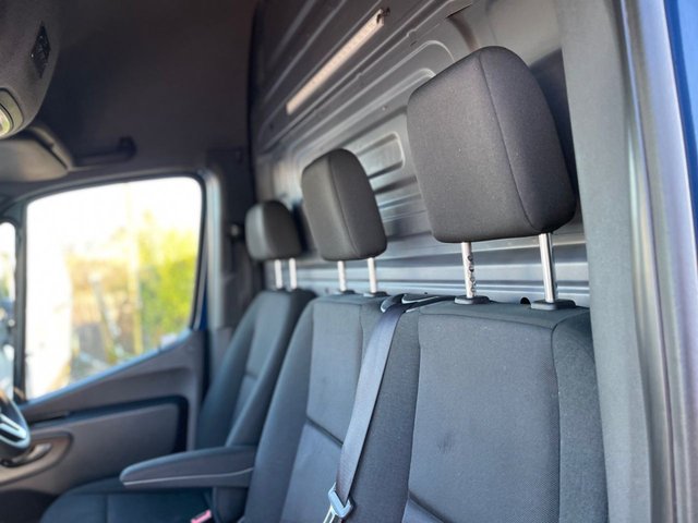 2019 Mercedes-Benz Sprinter 2.1L null 5dr - Photo 9