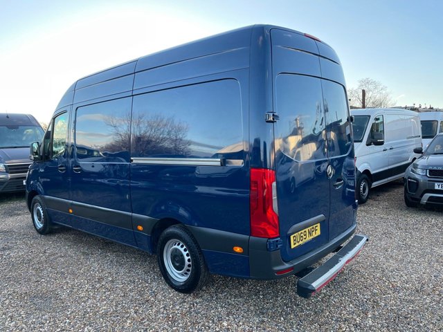 2019 Mercedes-Benz Sprinter 2.1L null 5dr - Photo 2