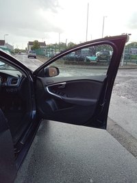 USED 2015 65 VOLVO V40 2.0 T2 SE Nav Hatchback 5dr Petrol Manual Euro 6 (s/s) (122 ps) 