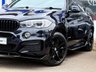 USED 2017 17 BMW X6 3.0 40D M SPORT M PERFORMANCE KIT BLACK PACK SUNROOF HEAD UP H/KARDON CAMERA NAV SUV DIESEL AUTO XDRIVE EURO 6 (S/S) (313 PS) M PERFORMANCE KIT~SAT NAV~CAMERA