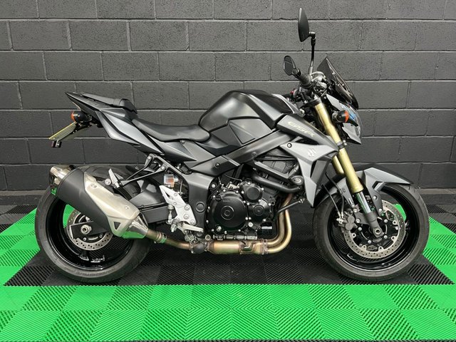 View our SUZUKI GSR750