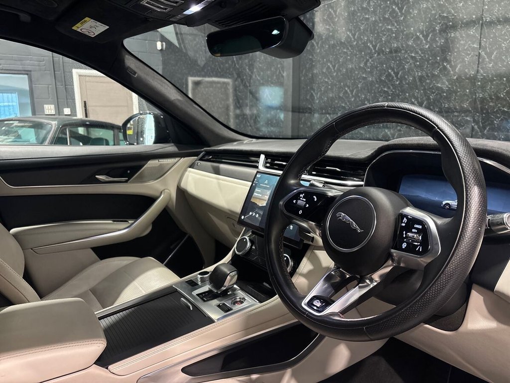 USED 2022 F JAGUAR F-PACE 5.0 P550 V8 SVR SUV 5dr Petrol Quickshift AWD Euro 6 (s/s) (550 ps) BRITISH RACING GREEN|HEAD UP DISPLAY